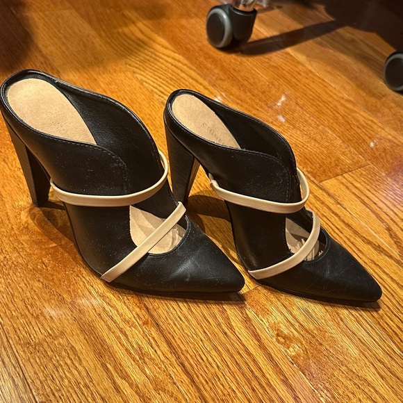 Chic Black and Beige Heeled Mules size 5.5 - Picture 3 of 6